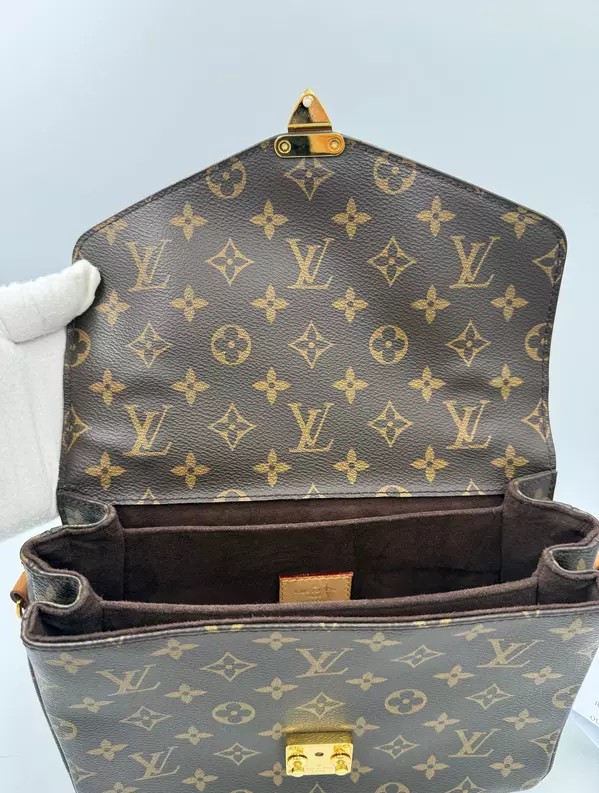 LOUIS VUITTON METIS Monogram Handbag thumbnail 12